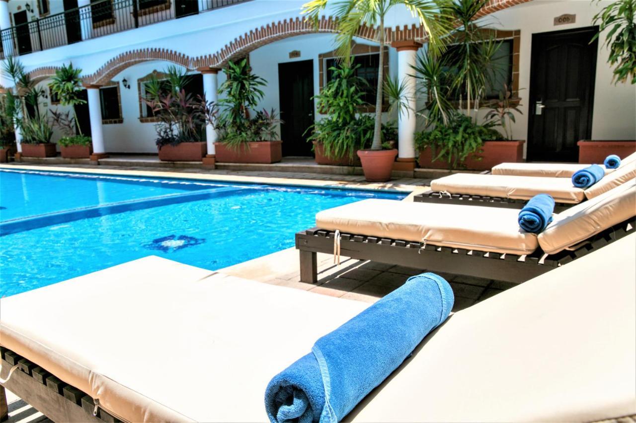 Hotel Colonial Playa Del Carmen Bagian luar foto