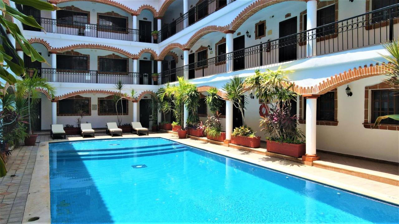 Hotel Colonial Playa Del Carmen Bagian luar foto