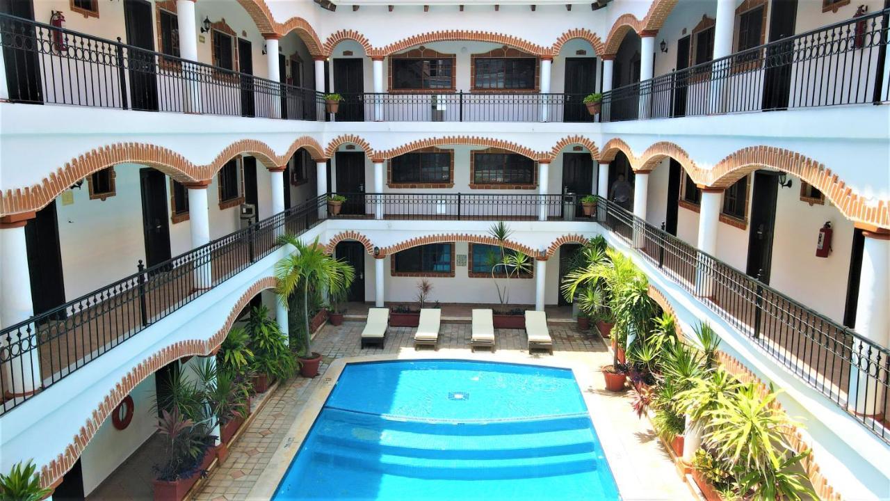 Hotel Colonial Playa Del Carmen Bagian luar foto