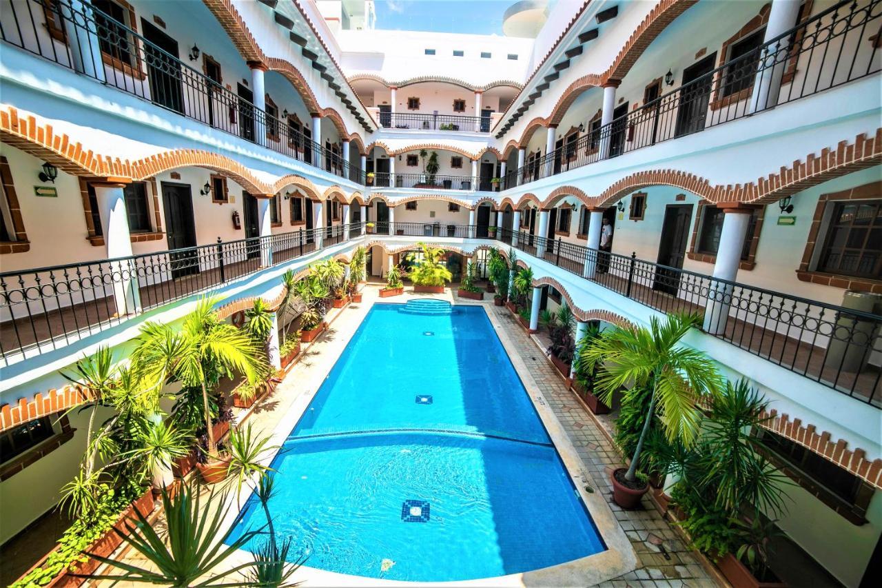 Hotel Colonial Playa Del Carmen Bagian luar foto